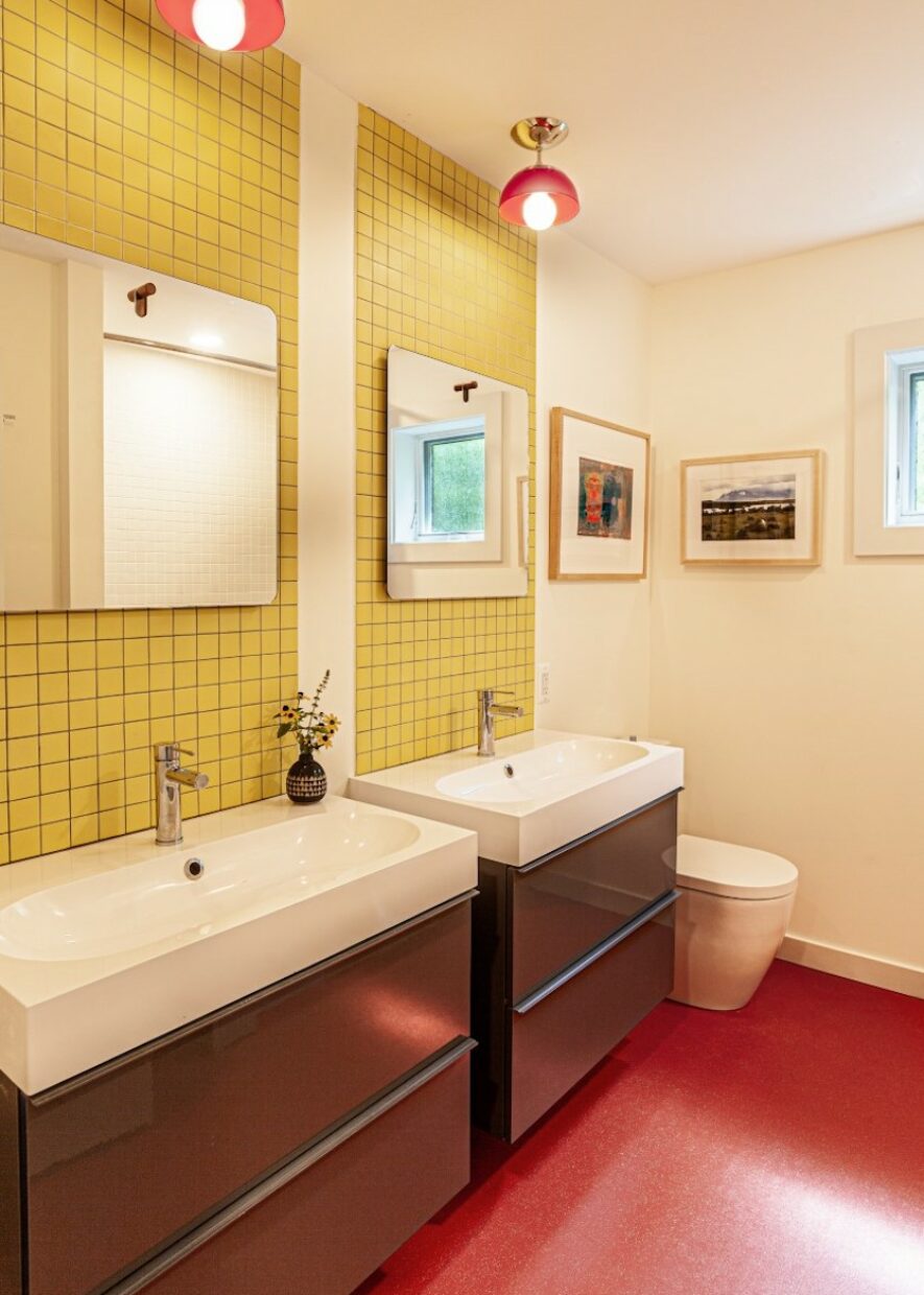 bathroom-design-yellow-and-red-midcentury-modern
