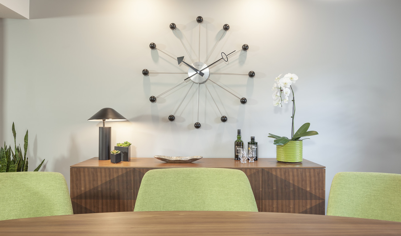 dining-room-interior-design-large-midcentury-modern-wall-clock