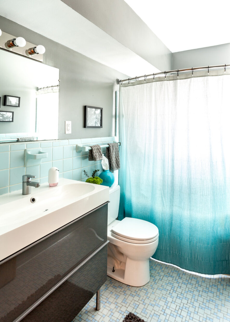 exactly-designs-teal-blue-white-bathroom