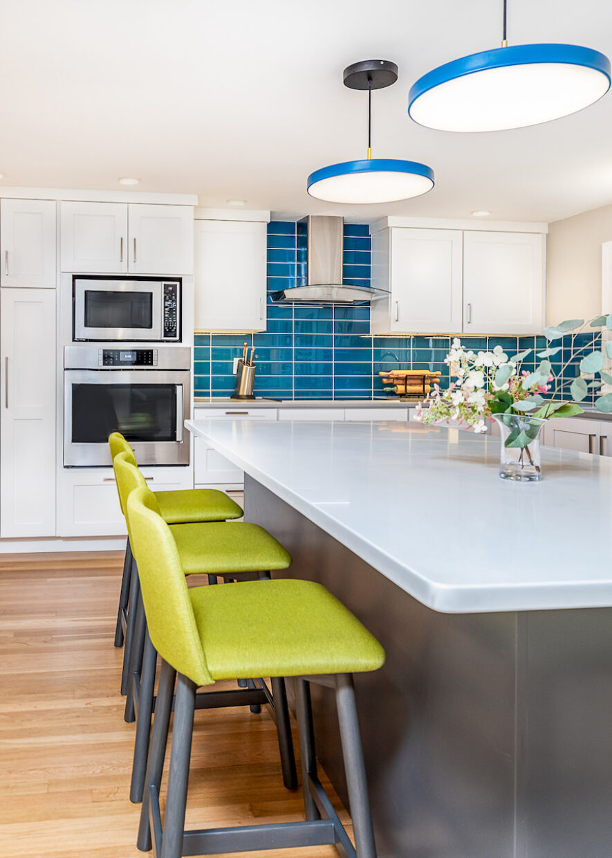green-island-stool-kitchen-design