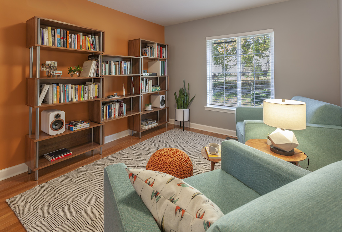 home-library-design-bookshelves-orange-accent-wall