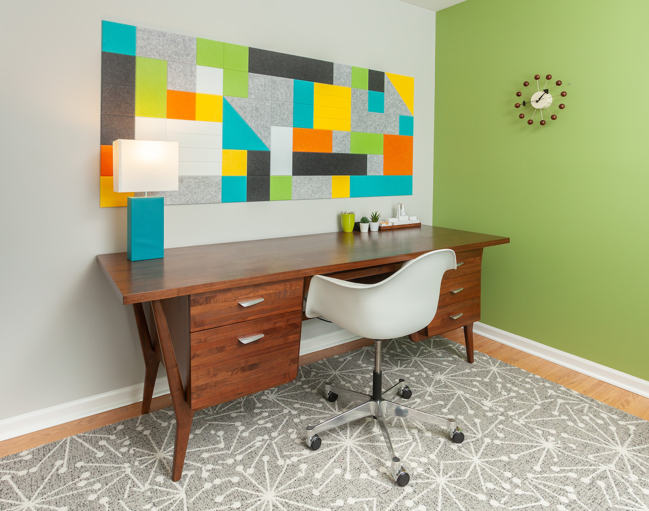home-office-study-interior-design-green-accent-wall