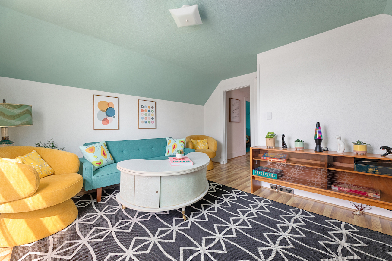 living-room-interior-design-colorful-furniture