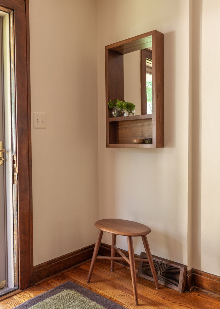 midcentury-dining-room-design-stool