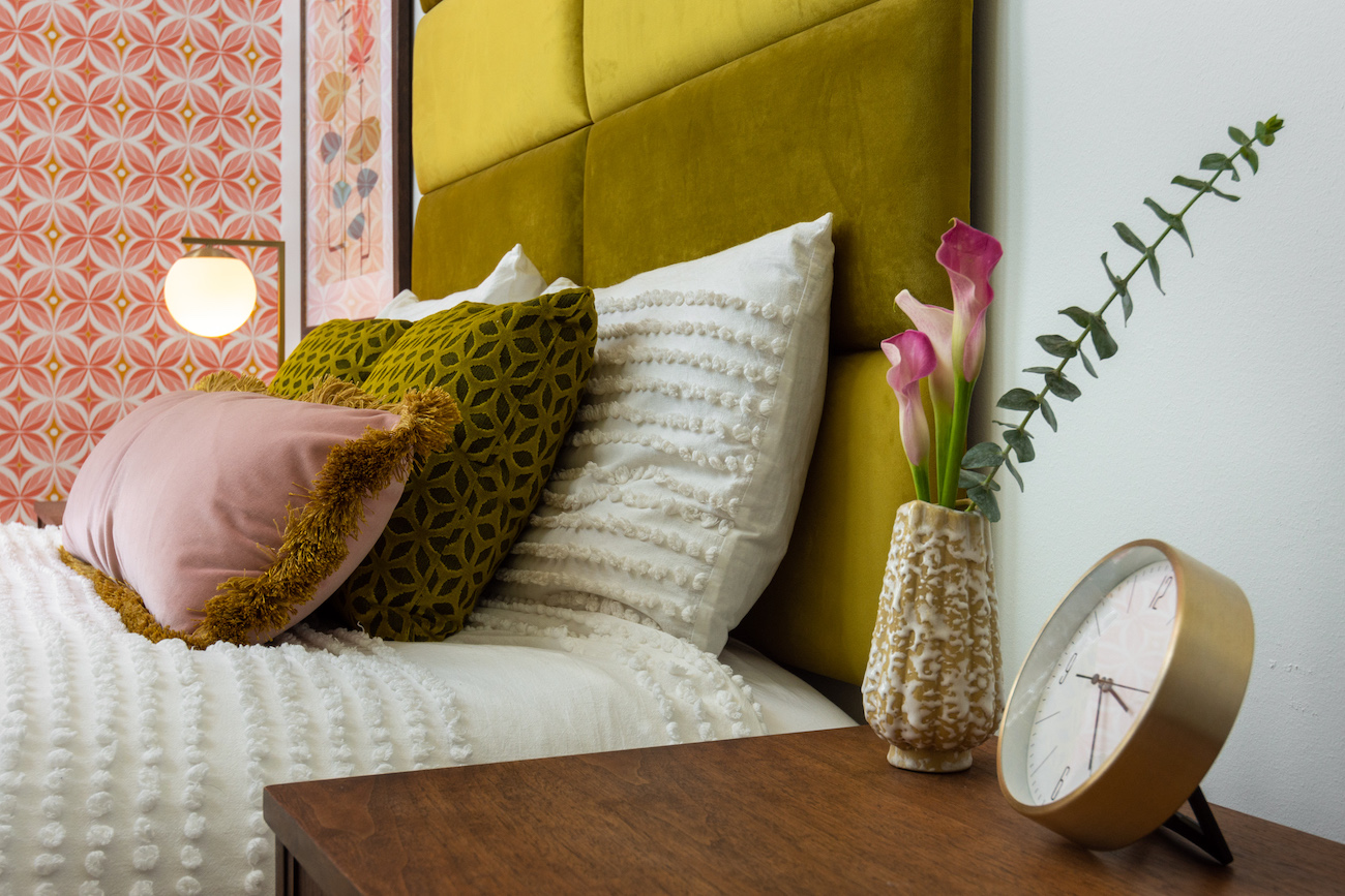 bedroom-interior-design-pink-green-yellow