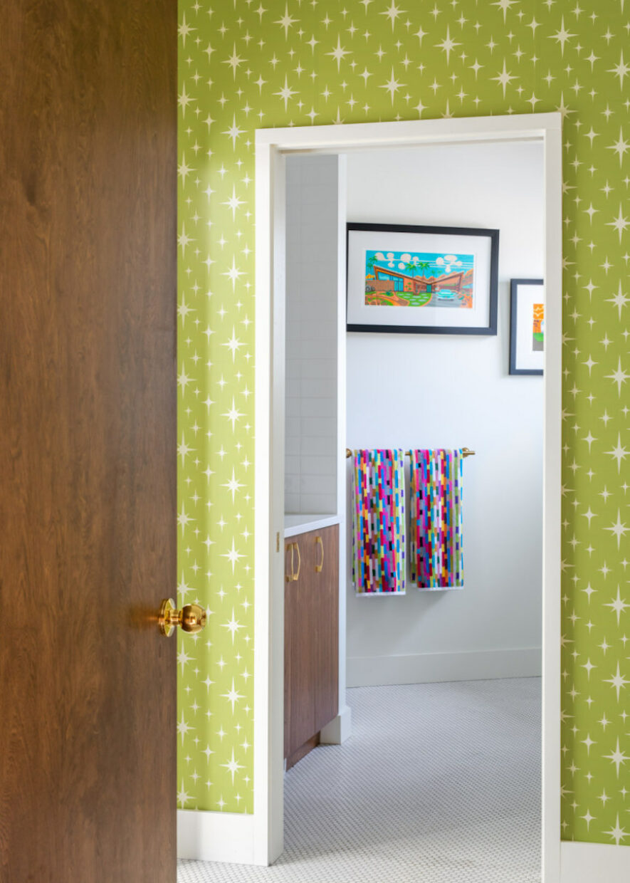 exactly-designs-bathroom-design-green-white-stars-wallpaper
