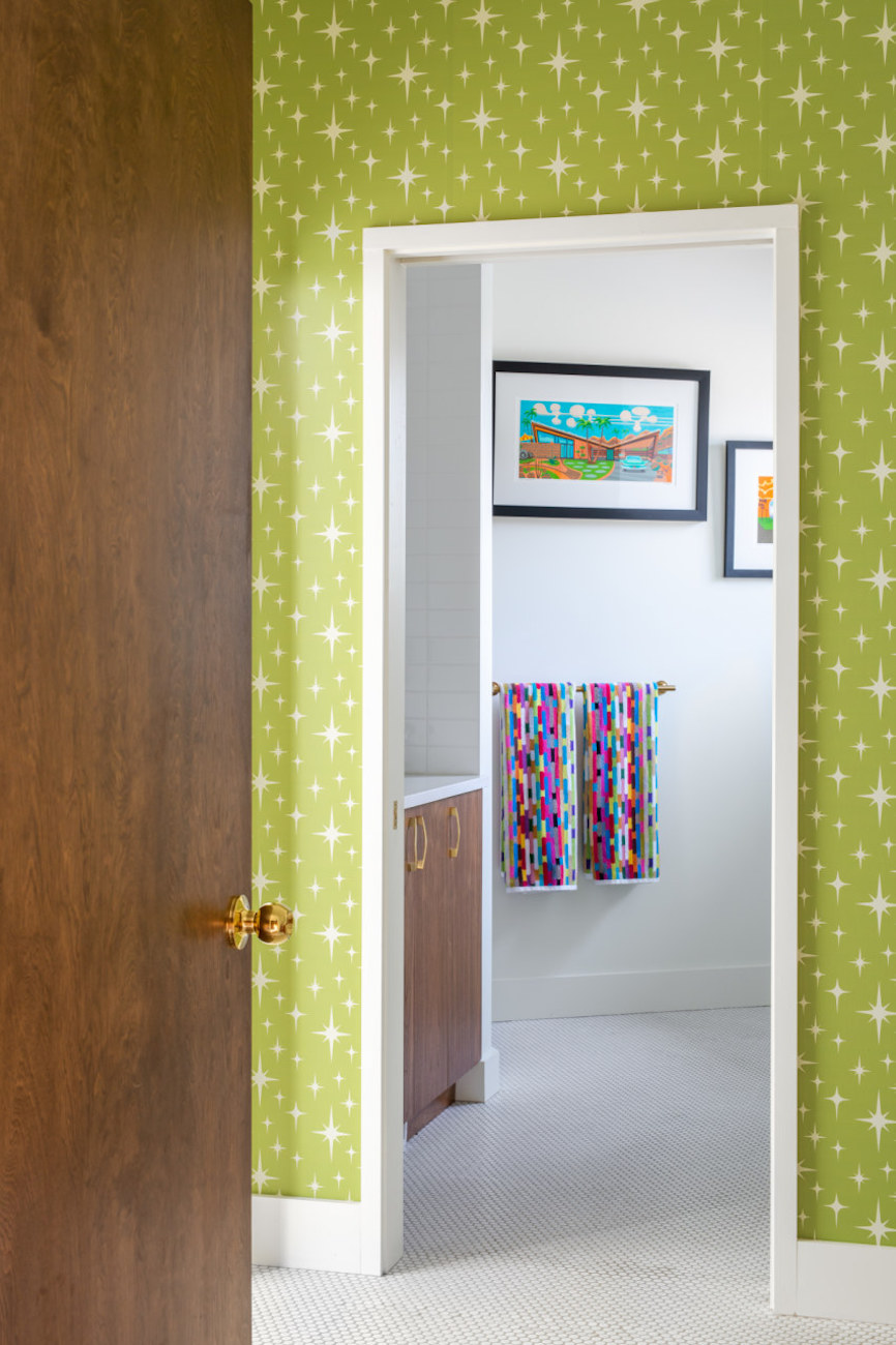 exactly-designs-bathroom-design-green-white-stars-wallpaper