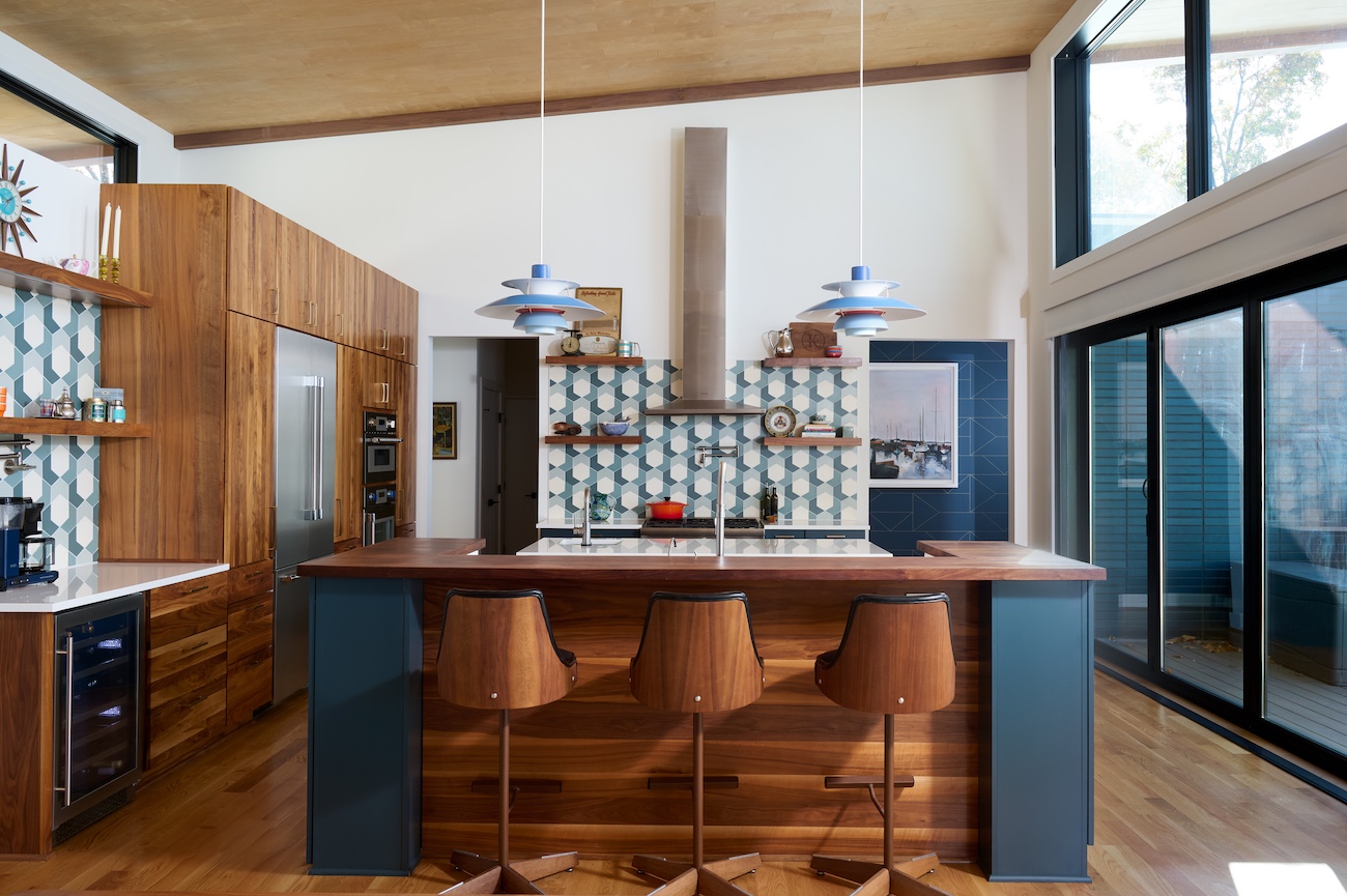 7 Stylish New Kitchens in White, Wood and Blue